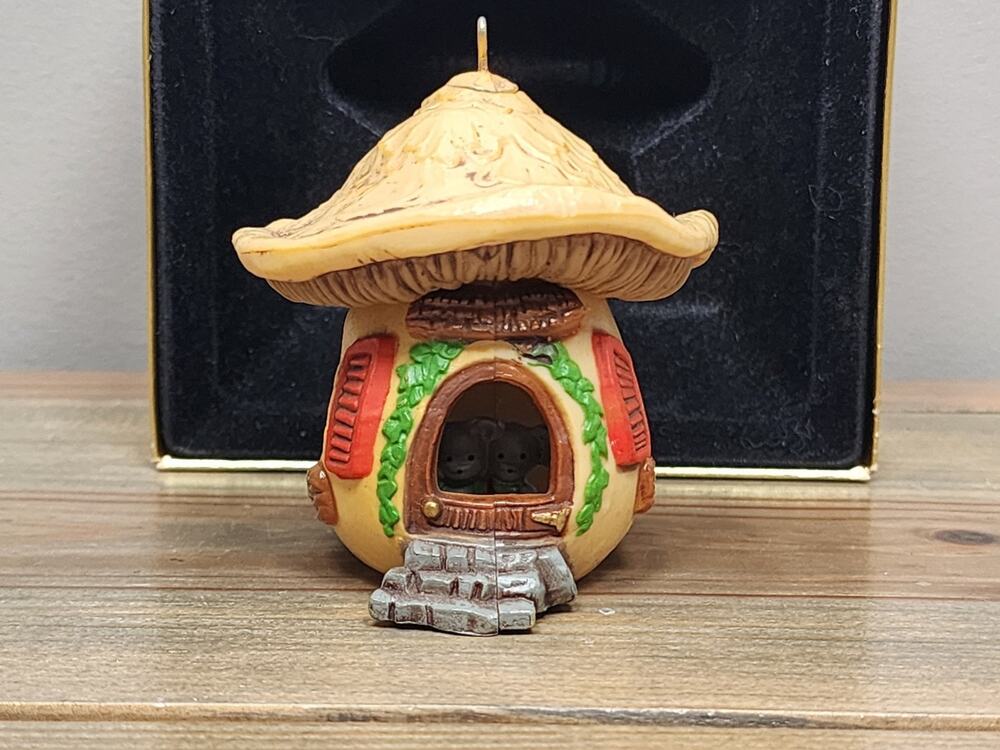Vintage Hallmark Tree Trimmer Collection Mushroom Toadstool House Ornament Mice